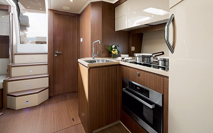 azimut-atlantis-50-open-galley-1