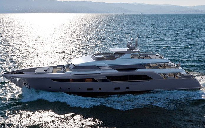 crn-superconero-yacht-running-shot