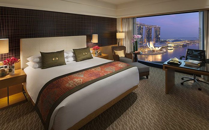 mandarin-oriental-singapore-room-premier-harbour-room-1