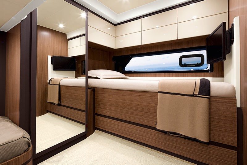 yacht-azimut-atlantis-43-guest-cabin-with-third-berth