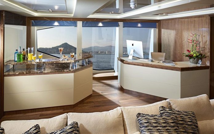 yacht-sunseeker-131-bar-lounge