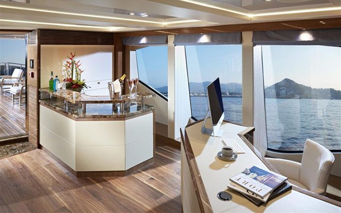 yacht-sunseeker-131-upper-bar