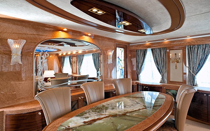 yacht-amer-cento-dining-room