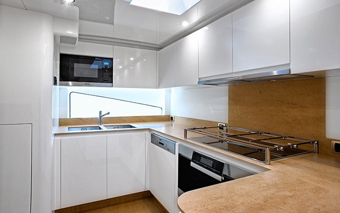 yacht-amer-cento-galley