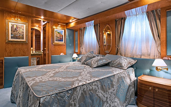 yacht-amer-cento-guest-cabin