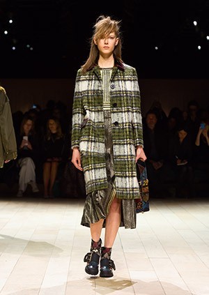 Burberry-Womenswear-February-2016-Collection—Look-10