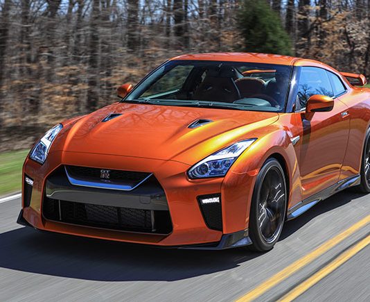 2017_nissan_gtr_11